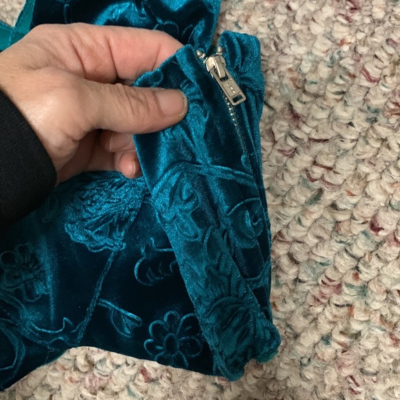 New velvet crop top - Picture 2 of 7